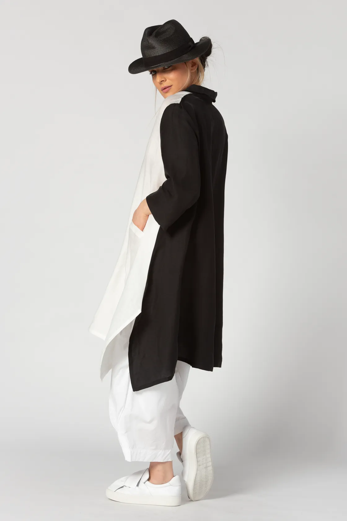 ALEMBIKA Linen Shirt in Black/White/Taupe