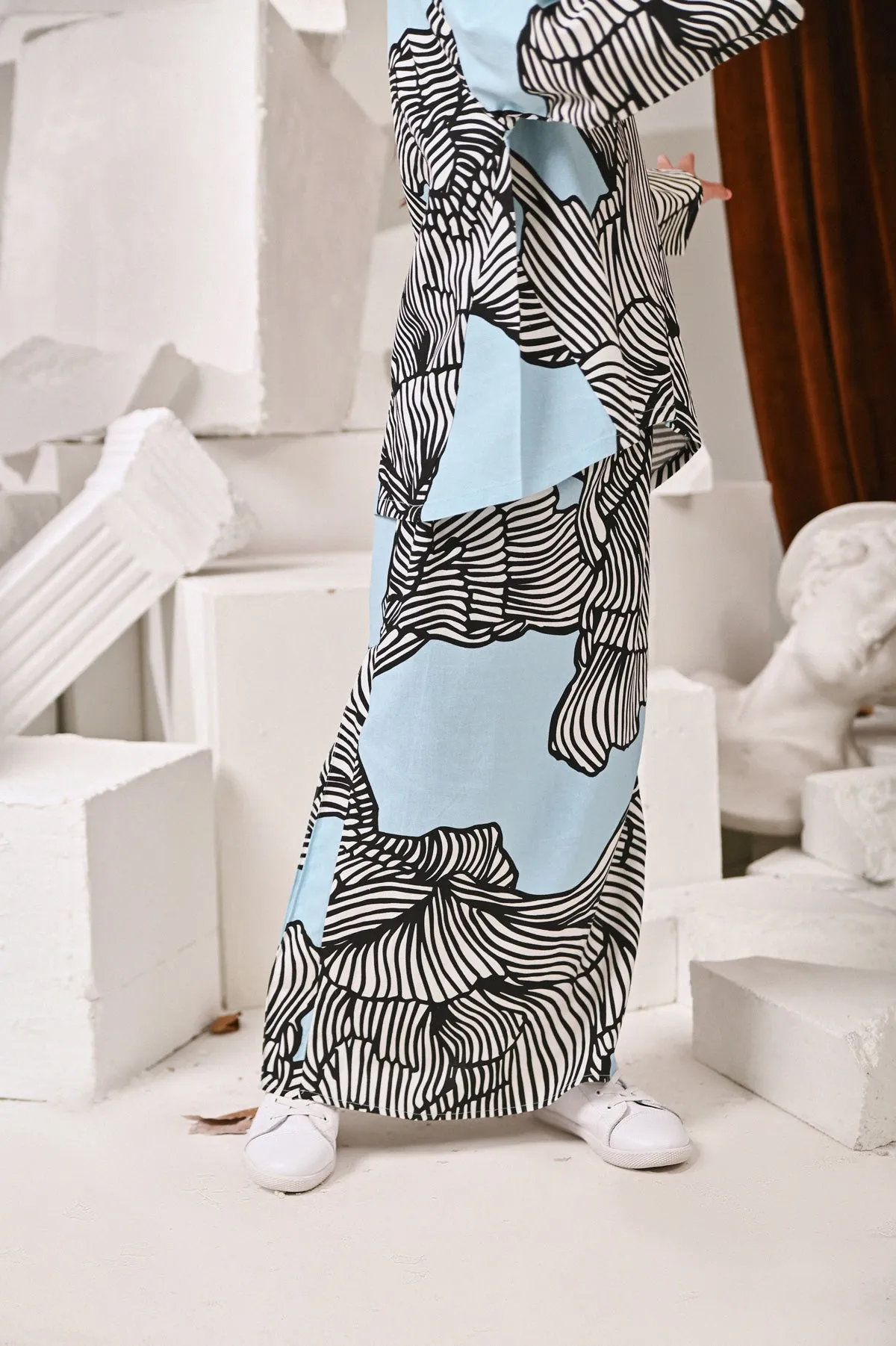 The Kita Menang Back Pleats Skirt - Rise
