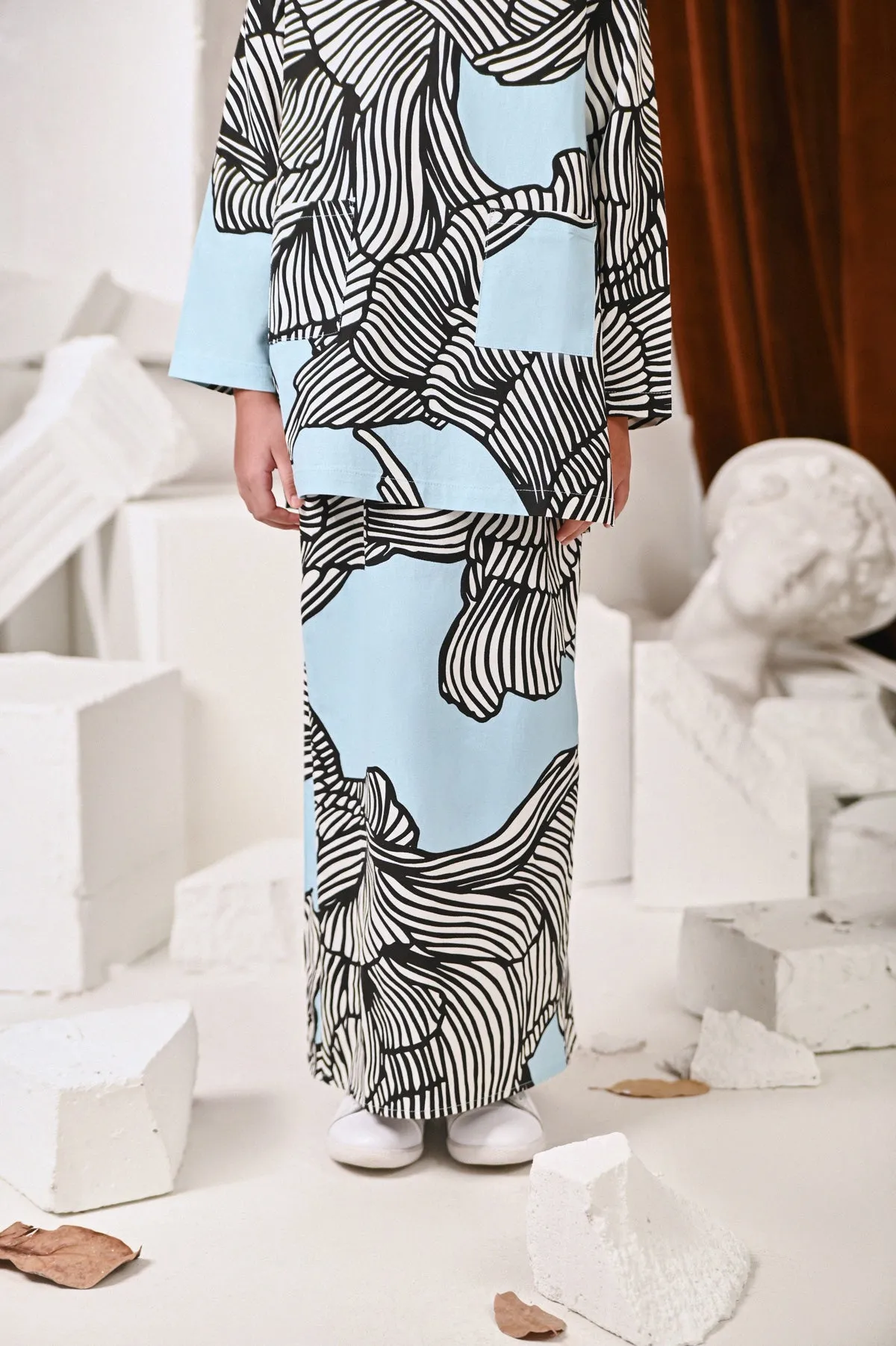 The Kita Menang Back Pleats Skirt - Rise