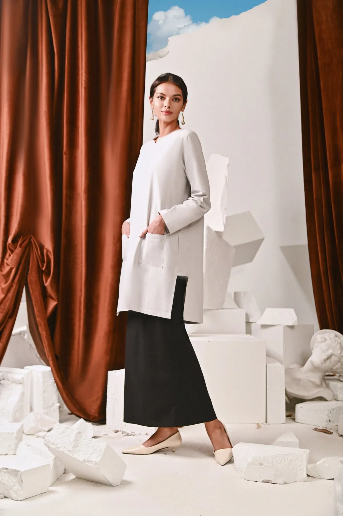 The Kita Menang Women Back Pleats Skirt - Black