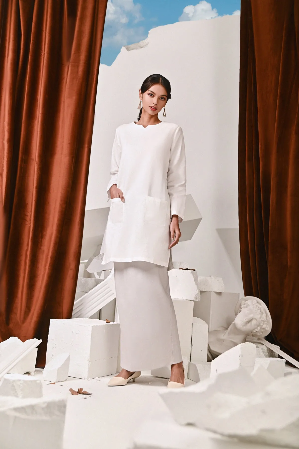 The Kita Menang Women Back Pleats Skirt - Light Grey